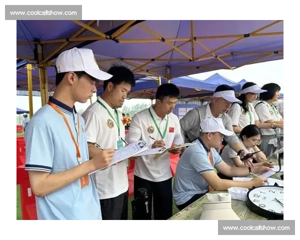电竞赛事志愿者在赛场背后的热血与成长故事服务青春与团队协作精神风采